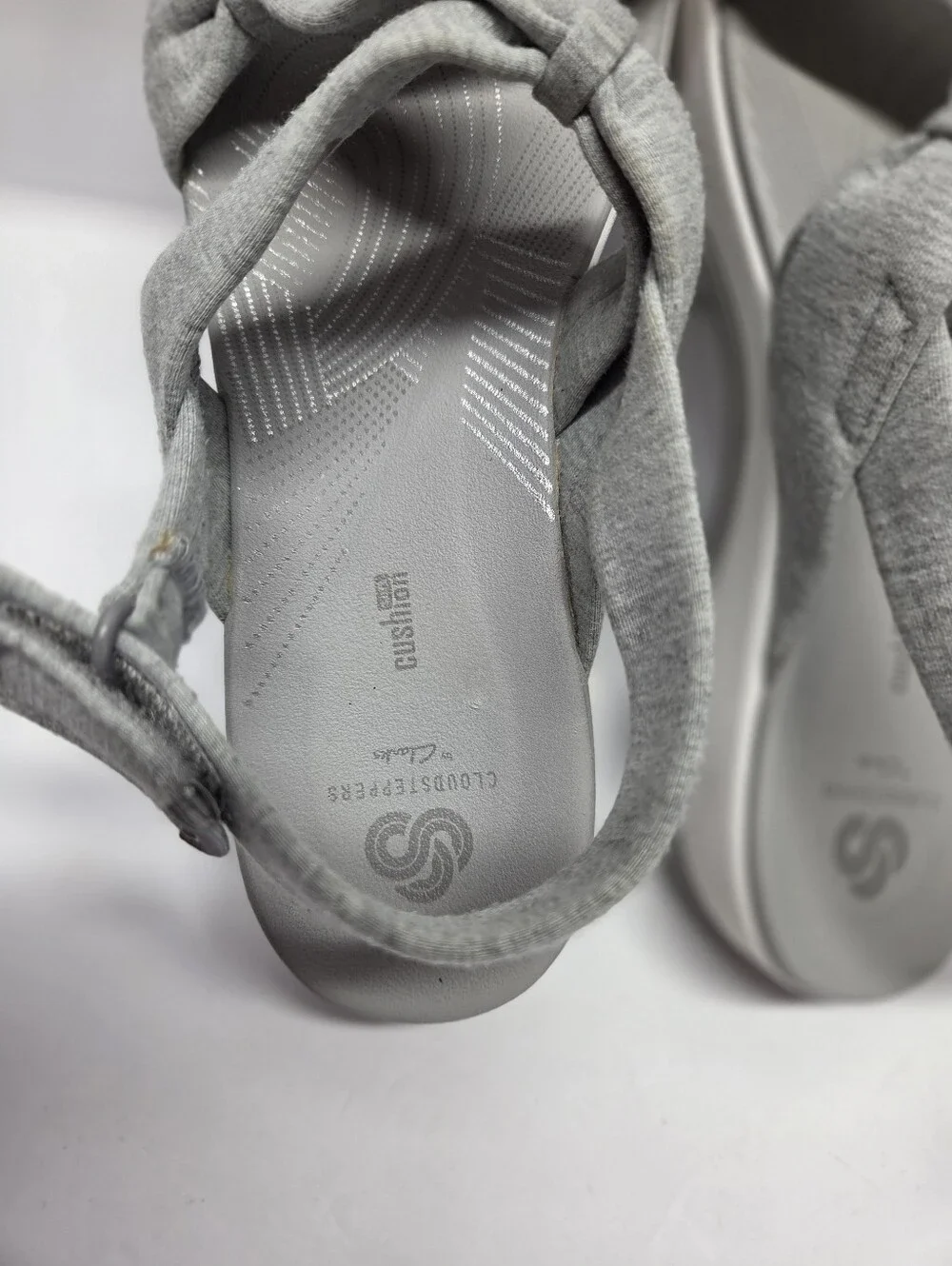 Cloudstepers Clarks Cushion Light Gray Kids Hook-and-Loop Sandals